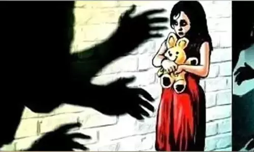 మైనర్ బాలిక పై అత్యచారం.. అలస్యంగా వెలుగు చూసిన ఘటన..
