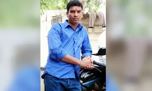కొత్త బైక్ రిజిస్ట్రేషన్ కోసం వెళ్తుండగా ఢీకొన్న లారీ.. యువకుడు స్పాట్ డెడ్