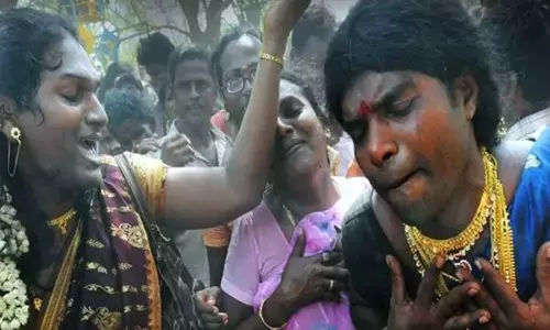 హిజ్రాల అంత్యక్రియలు రాత్రిపూట చేస్తారట.. ఎందుకో తెలిస్తే షాక్ అవుతారు