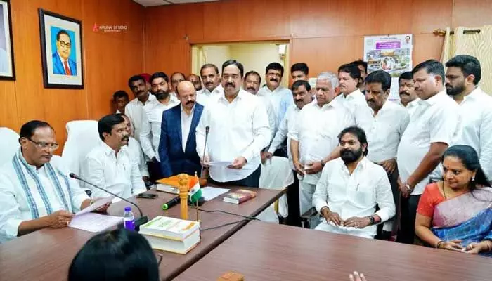 ఎమ్మెల్సీగా కుర్మయ్యగారి నవీన్ కుమార్ ప్రమాణ స్వీకారం ఎమ్మెల్సీగా కుర్మయ్యగారి నవీన్ కుమార్ ప్రమాణ స్వీకారం