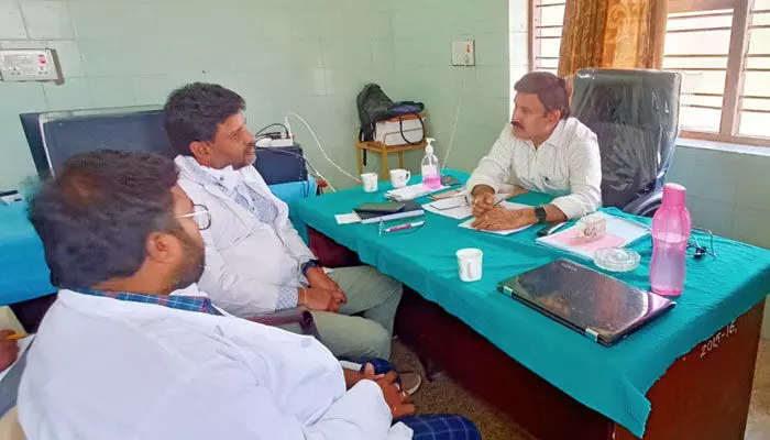 ప్రభుత్వాసుపత్రిలో అన్ని వసతులు కల్పిస్తాం: దిశ కథనానికి స్పందన ప్రభుత్వాసుపత్రిలో అన్ని వసతులు కల్పిస్తాం: దిశ కథనానికి స్పందన