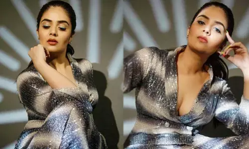 అందాల తెరపై హద్దులను చెరిపేస్తున్న యాంకర్ Sreemukhi