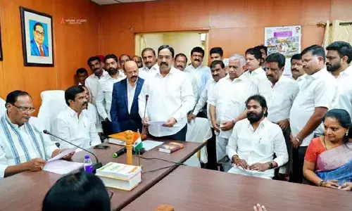 ఎమ్మెల్సీగా కుర్మయ్యగారి నవీన్​ కుమార్​ ప్రమాణ స్వీకారం