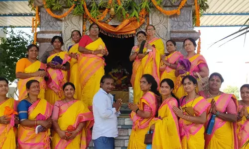 2,500 మంది మహిళలకు చీర, ఒడిబియ్యం అందజేత