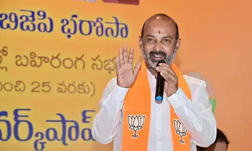 ట్విట్టర్‌ టిల్లును ఉరికించి కొడతాం: బండి సంజయ్