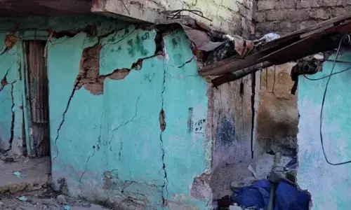 Manyam: గోడ కూలి ఇద్దరు గిరిజనుల మృతి