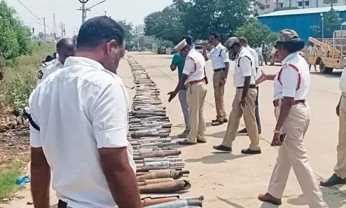 Nellore: ధ్వని సైలెన్సర్ల బైకర్లపై పోలీసులు ఉక్కుపాదం