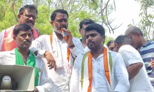 గ్రామాలలో మౌలిక వసతులు, సంక్షేమ పథకాలు గాలికి వదిలేశారు..