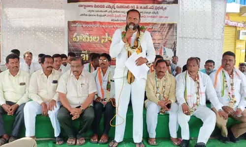 ఎలిగేడు మండల సమస్యలు తీర్చే వరకు వెంటాడతా: మాజీ ఎమ్మెల్యే విజయ రమణా రావు