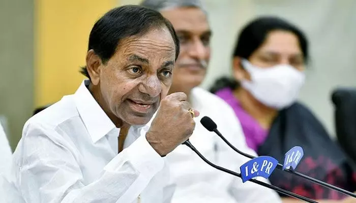 వారి పరిస్థితి తలుచుకుంటే కళ్లలో నీళ్లు తిరిగాయి: కేసీఆర్ వారి పరిస్థితి తలుచుకుంటే కళ్లలో నీళ్లు తిరిగాయి: కేసీఆర్