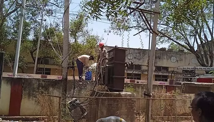 నాగర్ కర్నూల్ కలెక్టరేట్ వద్ద అగ్ని ప్రమాదం.. నాగర్ కర్నూల్ కలెక్టరేట్ వద్ద అగ్ని ప్రమాదం..