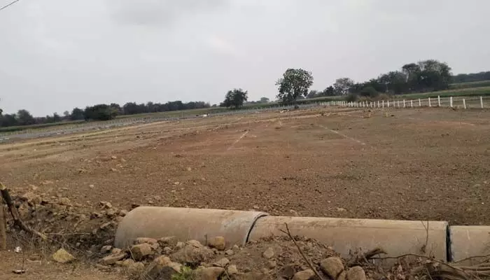 కొమ్మాల అక్రమ వెంచర్పై చర్యలేవి..? కొమ్మాల అక్రమ వెంచర్పై చర్యలేవి..?