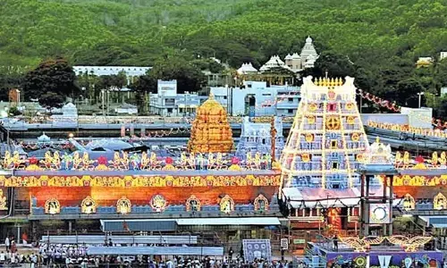 కలియుగ వైకుంఠం తిరుమలలో స్వల్పంగా తగ్గిన భక్తుల రద్దీ..