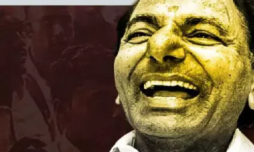 కేసీఆర్ హామీలు నమ్మే వారికి ఫూల్స్ డే శుభాకాంక్షలు!