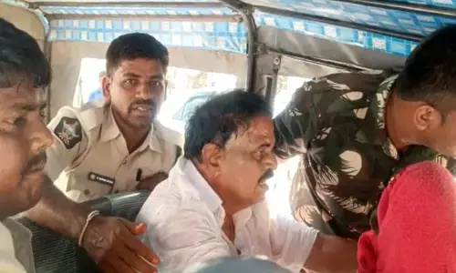 ఎమ్మెల్యే vs మాజీ మంత్రి.. రణరంగంగా మారిన పుట్టపర్తి (వీడియో)