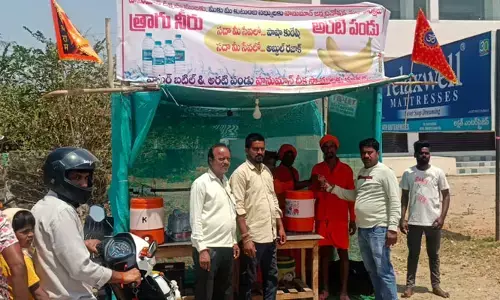 అంజన్న స్వాముల ఆకలి తీరుస్తున్న పాషా