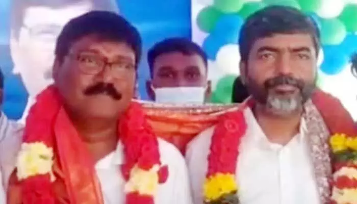 Nellore: పేర్నాటి వైసీపీలోనే ఉంటారు.. వైసీపీ నేత పాదర్తి రాధాకృష్ణారెడ్డి Nellore: పేర్నాటి వైసీపీలోనే ఉంటారు.. వైసీపీ నేత పాదర్తి రాధాకృష్ణారెడ్డి