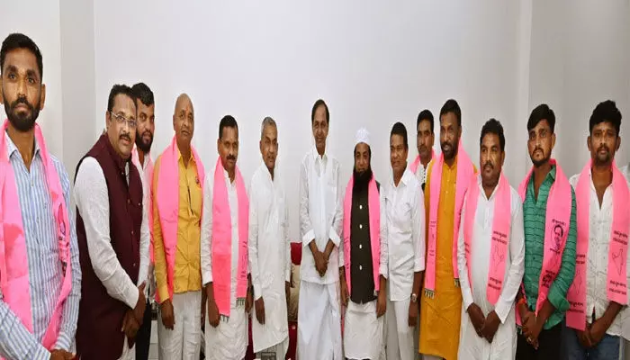 ఔరంగబాద్ నేతలు బీఆర్ఎస్లో చేరిక ఔరంగబాద్ నేతలు బీఆర్ఎస్లో చేరిక