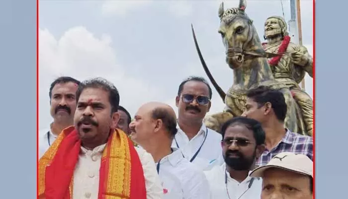 శివాజీ ఆశయాలతో యువత ముందుకు సాగాలి: వాయుగండ్ల వెంకటేశ్వర్లు శివాజీ ఆశయాలతో యువత ముందుకు సాగాలి: వాయుగండ్ల వెంకటేశ్వర్లు