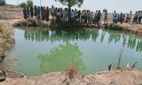 ఈత కోసం వెళ్లి తండ్రి కూతుళ్ల మృతి