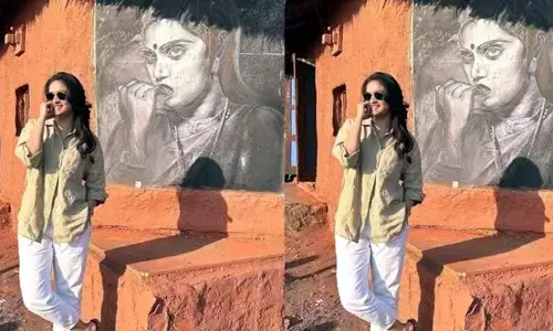 బార్ ముందు కనిపించిన కీర్తి సురేశ్..