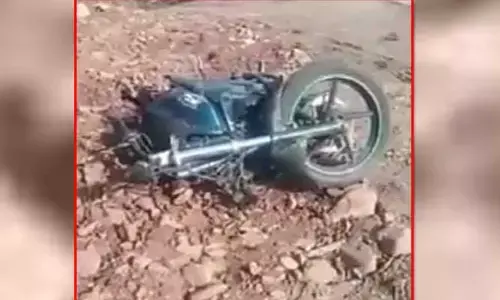 Tirupati: గుర్తు తెలియని వాహనం ఢీకొని ఇద్దరి మృతి