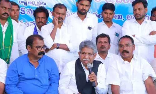 విద్యార్థిని హతమార్చిన వారిని వెనకేసుకొస్తే రాజకీయ సమాధి చేస్తా: మందకృష్ణ మాదిగ