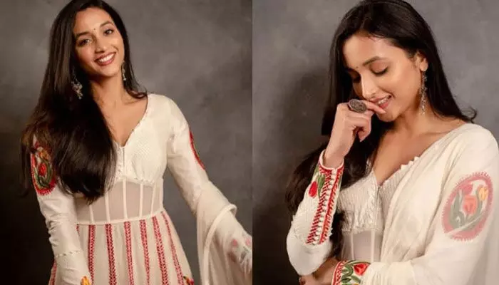 Srinidhi Shetty: శ్రీనిధి శెట్టికి ఆఫర్స్ ఎందుకు రావడం లేదు? Srinidhi Shetty: శ్రీనిధి శెట్టికి ఆఫర్స్ ఎందుకు రావడం లేదు?