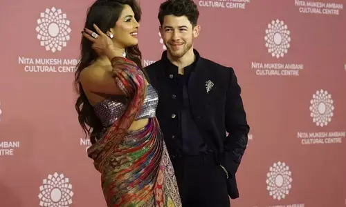 Priyanka Chopra: 65 ఏళ్ల పాత చీరతో చేసిన దుస్తుల్లో హొయలు పోయిన ప్రియాంక