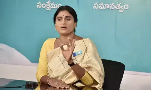 జెండాలు పక్కన పెట్టి ఒకే ఎజెండాతో ఏకమవుదాం: షర్మిల కీలక పిలుపు