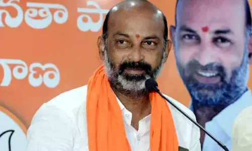 తెలంగాణలో లీకేజీల జాతర నడుస్తోంది: బండి సంజయ్