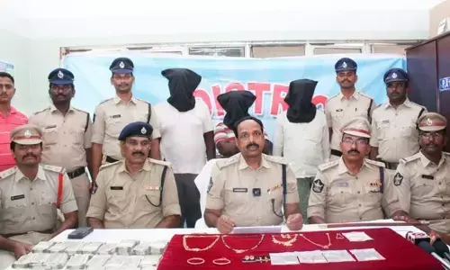 Kurnool: ఆరుగంటల్లోనే 63 తులాల బంగారం, రూ.14 లక్షలు రికవరీ