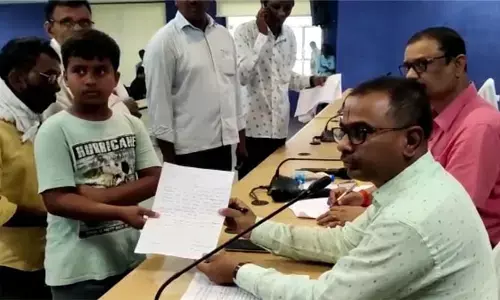 ప్రజావాణిలో 6వ తరగతి విద్యార్థి ఫిర్యాదు