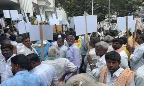 కర్ణాటక కాంగ్రెస్‌లో టికెట్ల రగడ..