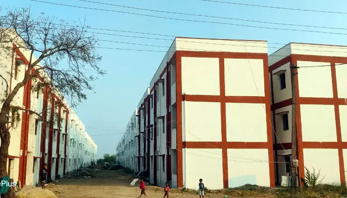 బైంసాలో నేడు ‘డబుల్ ఇండ్ల’ డ్రా కార్యక్రమం.. స్థలాలిచ్చిన ప్రజల్లో ఉత్కంఠ! బైంసాలో నేడు ‘డబుల్ ఇండ్ల’ డ్రా కార్యక్రమం.. స్థలాలిచ్చిన ప్రజల్లో ఉత్కంఠ!