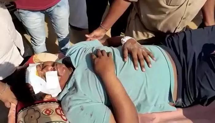 రెచ్చిపోయిన ఎర్రచందనం స్మగ్లర్లు రెచ్చిపోయిన ఎర్రచందనం స్మగ్లర్లు