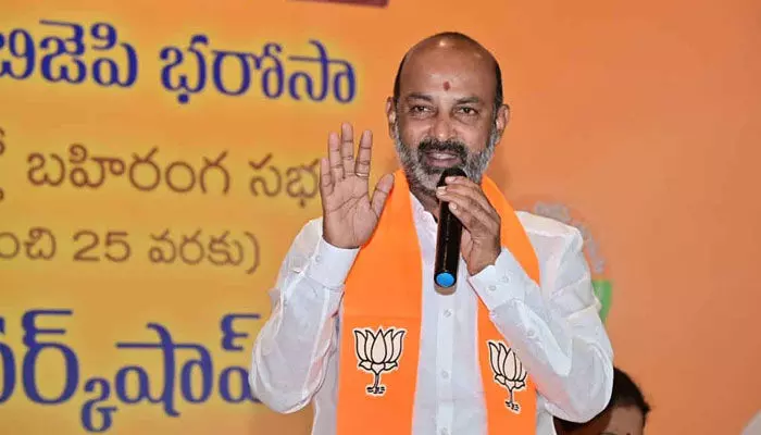 BRS అంటే బీర్, రమ్, స్కాచ్ పార్టీ: బండి సంజయ్ ఫైర్ BRS అంటే బీర్, రమ్, స్కాచ్ పార్టీ: బండి సంజయ్ ఫైర్
