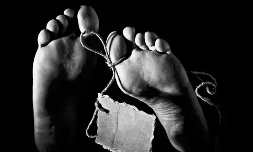 Crime: అంపైర్‌ను కత్తితో దారుణంగా  పొడిచి చంపిన యువకుడు