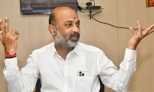 KCR సర్కార్‌లో ప్రశ్నాపత్రాల లీకేజీ కామన్ అయిపోయింది: బండి సంజయ్