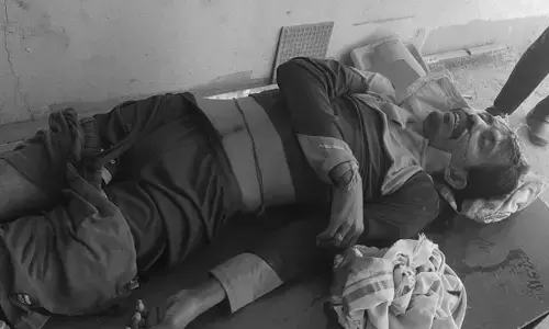 నాలుగో అంతస్తు పై నుంచి పడి కార్మికుడు మృతి