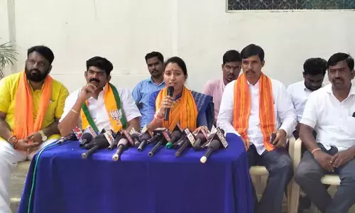 ఎమ్మెల్యే సంజయ్ బహిరంగ చర్చకు సిద్ధమా: భోగ శ్రావణి సంచలన ప్రెస్ మీట్