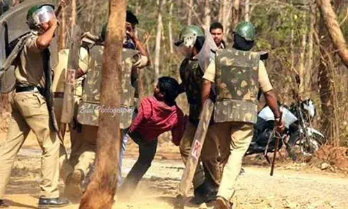 పోలీసుల దిగ్బంధంలో యూనివర్సిటీలు
