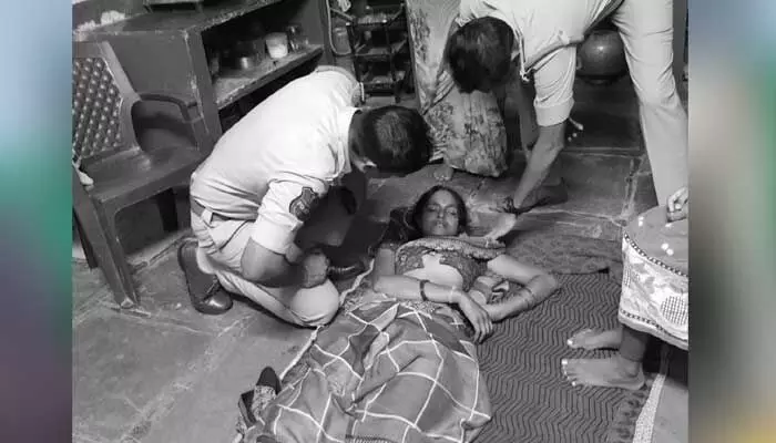 అనుమానంతో అర్ధరాత్రి భార్యను హత్య చేసిన భర్త అనుమానంతో అర్ధరాత్రి భార్యను హత్య చేసిన భర్త