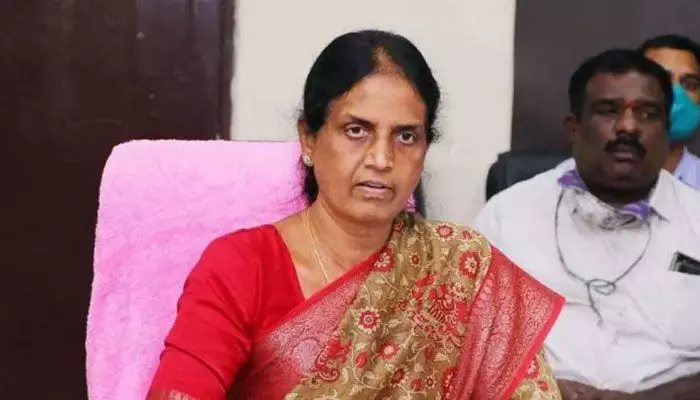 బీజేపీ అనుకూల ఉపాధ్యాయ సంఘం నేత లీక్ చేశారు..: సబితా ఇంద్రారెడ్డి బీజేపీ అనుకూల ఉపాధ్యాయ సంఘం నేత లీక్ చేశారు..: సబితా ఇంద్రారెడ్డి