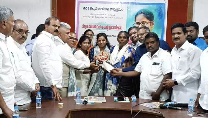 సుందరయ్య విజ్ఞాన కేంద్రంలో కల్పన మెమోరియల్ అవార్డు ప్రదానోత్సవం.. సుందరయ్య విజ్ఞాన కేంద్రంలో కల్పన మెమోరియల్ అవార్డు ప్రదానోత్సవం..