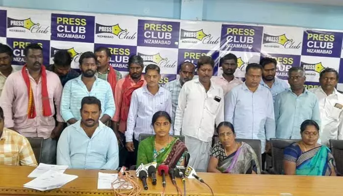 మంత్రి సారూ మా గోడు వినండి.. మంత్రి సారూ మా గోడు వినండి..