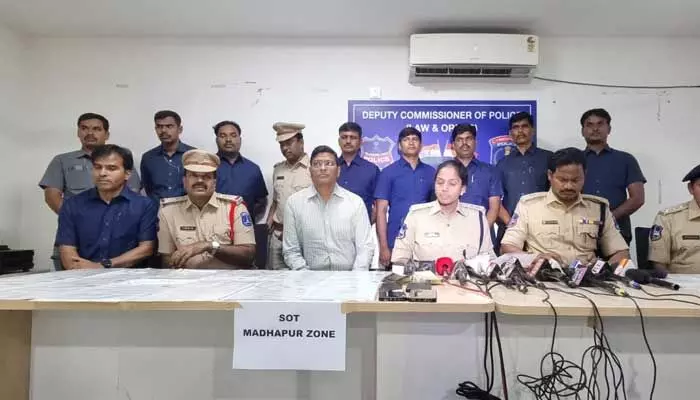 పోలీసులకు దొరికిపోయిన ఫేక్ ఇన్సూరెన్స్ ముఠా.. పోలీసులకు దొరికిపోయిన ఫేక్ ఇన్సూరెన్స్ ముఠా..