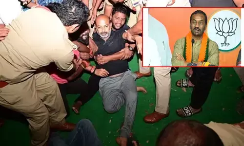 బొమ్మల రామారం పీఎస్ వద్ద ఎమ్మెల్యే రఘునందన్ రావు అరెస్ట్