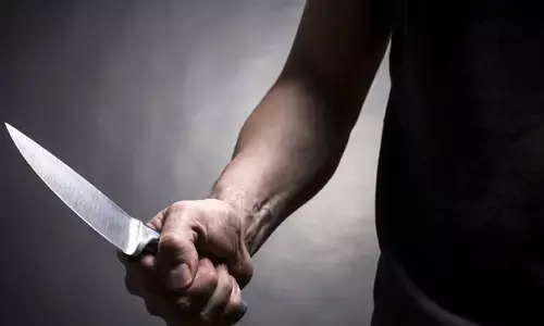 ఢిల్లీలో దారుణం.. నడిరోడ్డుపై యువతి హత్య
