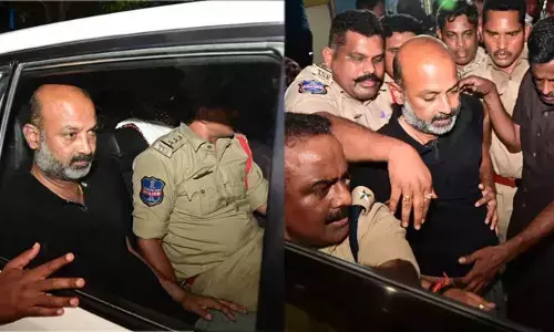 బ్రేకింగ్ : బండి సంజయ్‌ను వరంగల్‌కు తరలిస్తున్న పోలీసులు